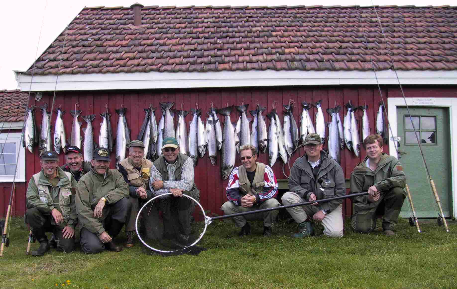 Fiskehytten med anneks til venstre og peisstue og kjølerom på midten copy